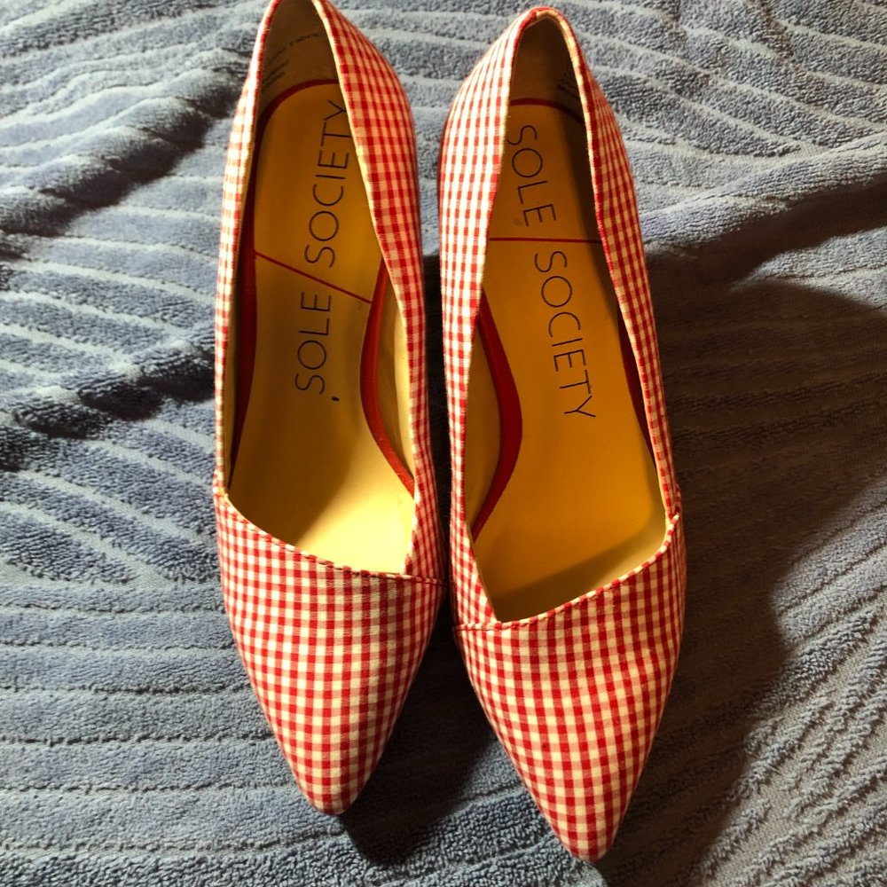 Checkered white and red high heel